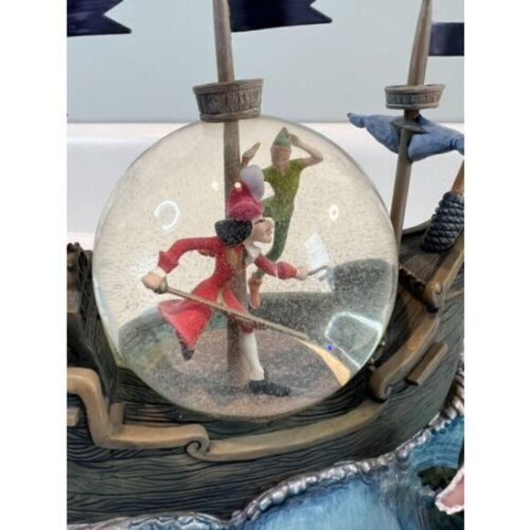 Disney 2012 Peter Pan Peter’s Perilous Plight Hallmark Wonders Snow Globe Book - Picture 4 of 9